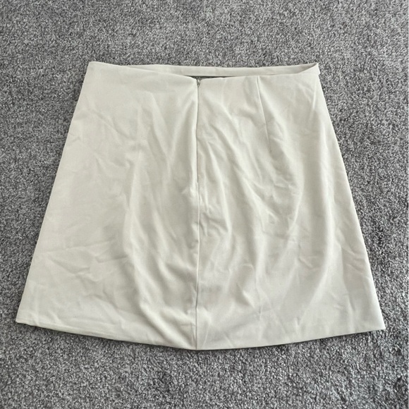 Oak & Fort. MINI SKIRT WITH CUTOUT WAIST. NWT - Picture 9 of 10